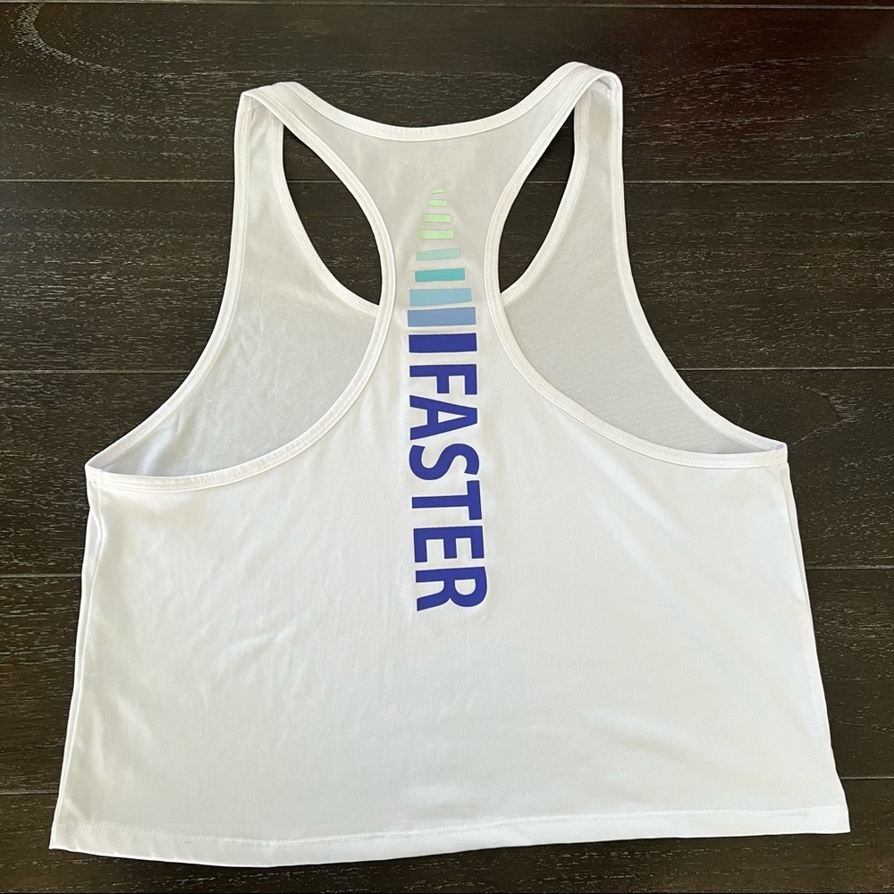 Women’s white Forever 21 cropped tank top